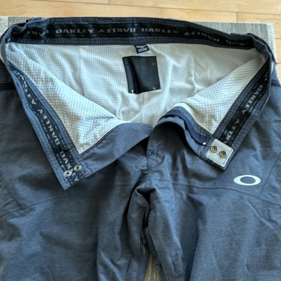 Oakley snowboard pants - Picture 3 of 8
